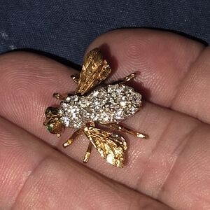 Elegant Two-Tone Gold Bee Brooch with Diamonds and Emeralds